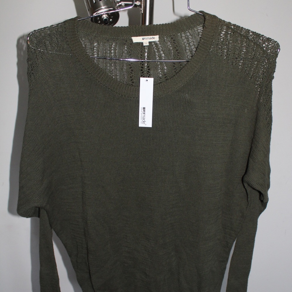 LA MADE SWEATER   SIZE LARGE.  NWT